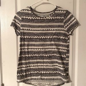 Girls XL off white and black patterned T shirt